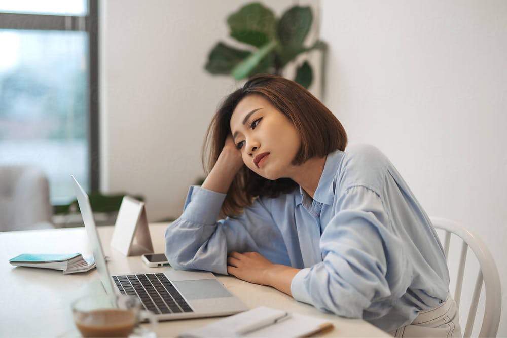 Cuộc sống bận rộn kéo theo hệ lụy về sức khỏe suy giảm